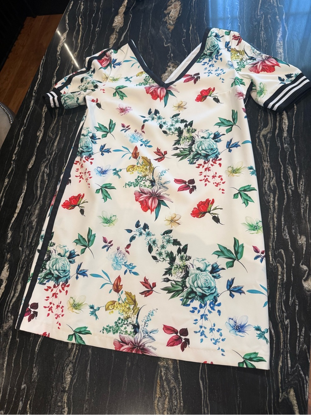Floral V-Neck shift Midi Dress - White Multi